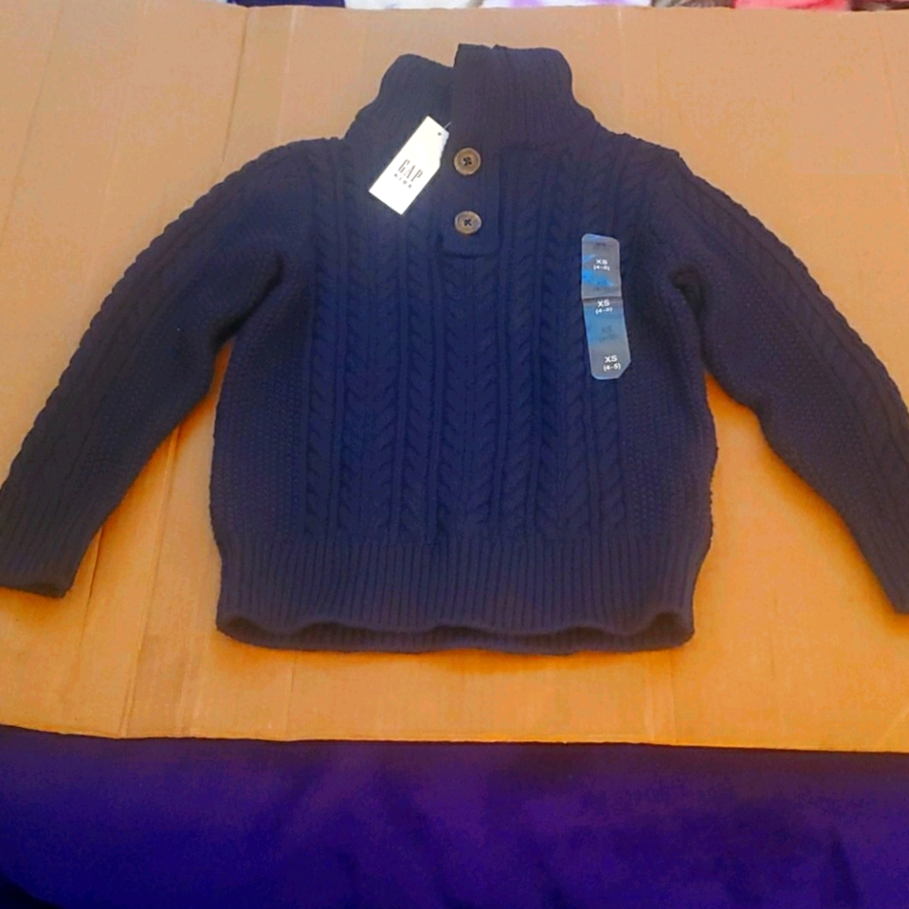Boy's Sweater. (NWT).